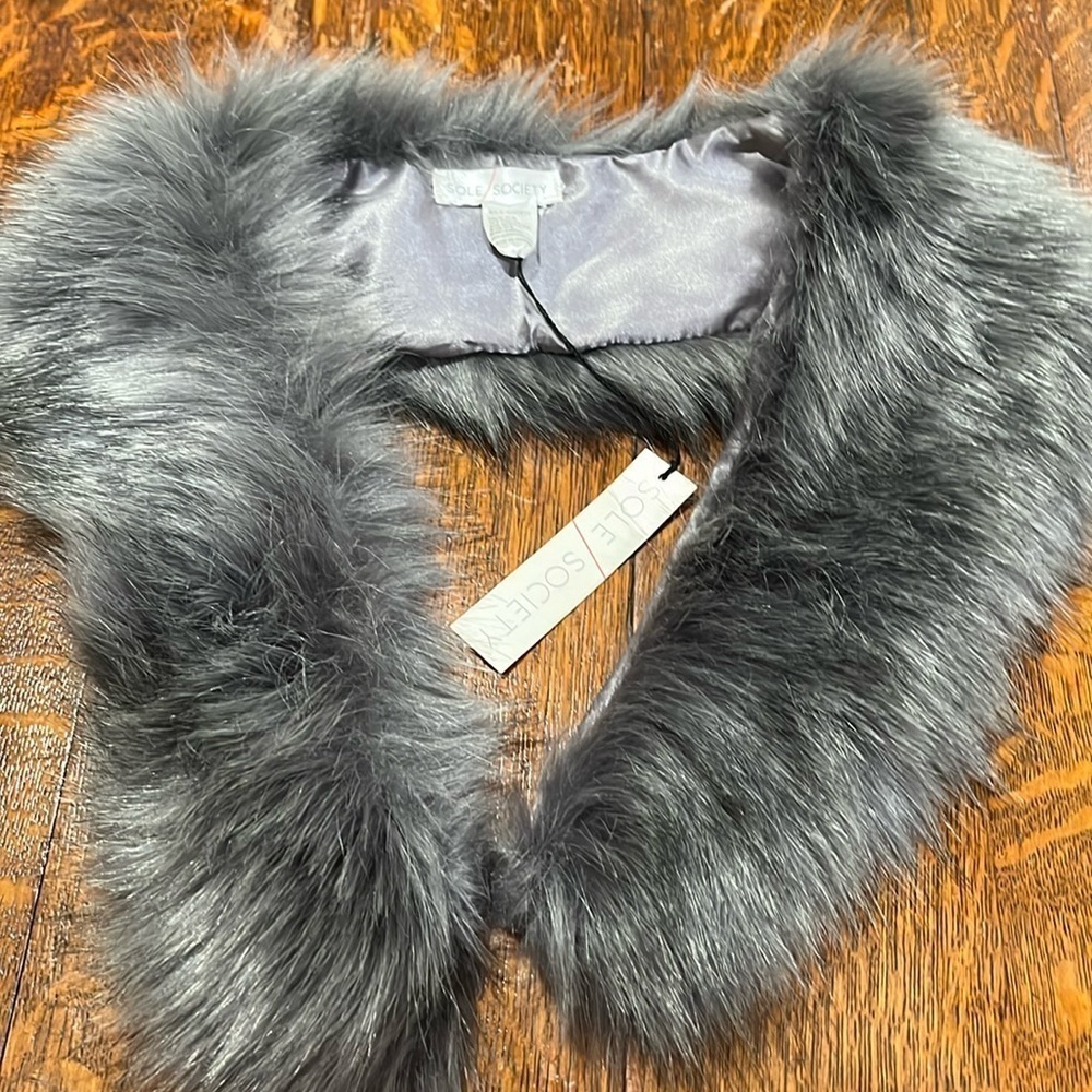 Sole Society for faux fur gray NWT collar